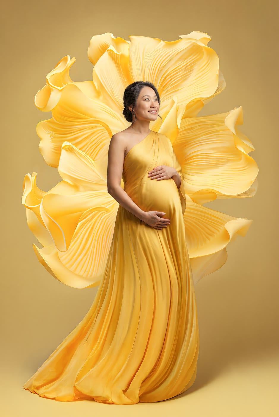 Photo artistique grossesse — éclosion florale jaune dorée